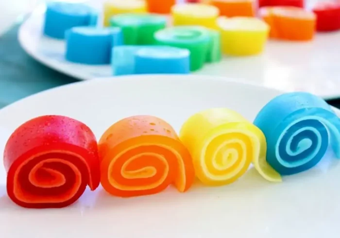 طرز تهیه ژله رولی با بستنی/ دستور ساده برای دسری مجلسی و خوش‌طعم