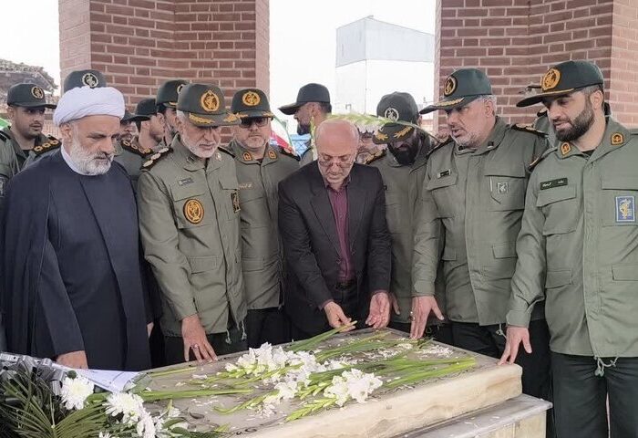 ادای احترام به مقام روحانی شهید میرزا کوچک‌خان جنگی