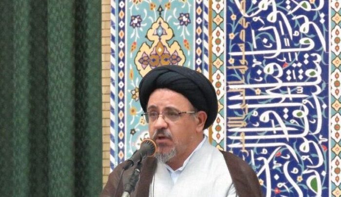 امام جمعه بناب: حل مشکلات اقتصادی کشور با سوء مدیریت امکان پذیر نیست