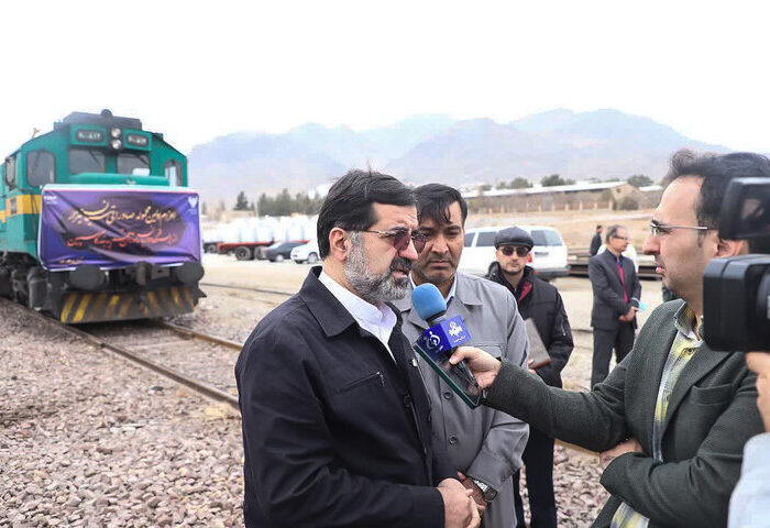 حرکت نخستین محموله صادراتی سیمان قم از مسیر ریلی آغاز شد