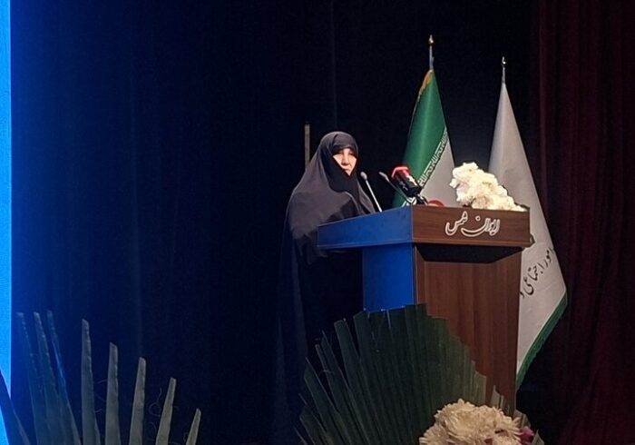 علاسوند: زنان باید با حفظ هویت زنانه در اجتماع نقش‌آفرین باشند