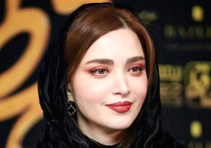 لباس سنگ دوز بهنوش طباطبایی در کنار پدر و مادرش در روز مادر+ عکس