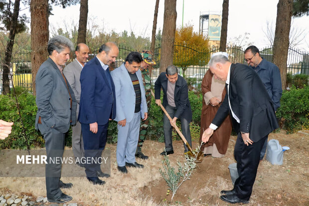 نیروگاه خورشیدی در اداره منابع طبیعی اصفهان بهره‌برداری شد