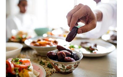 توصیه‌های تغذیه‌ای برای افطار و سحر؛ چگونه کمتر تشنه و گرسنه شویم؟