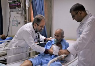 ۸۰ درصد بار درمان در بیمارستان های آموزشی بر دوش رزیدنت ها است