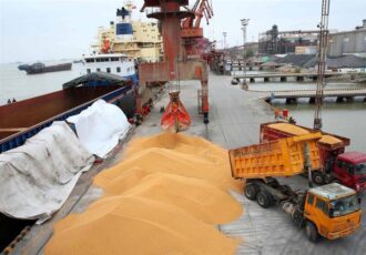 تداوم واردات نهاده های دامی از بنادر شمال و جنوب کشور با وجود جنگ