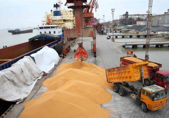 تداوم واردات نهاده های دامی از بنادر شمال و جنوب کشور با وجود جنگ