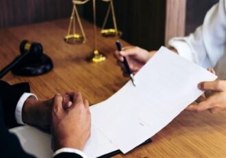 نقل‌وانتقال اموال توقیف‌شده همکاران دشمن حتی با وکالت ممکن نیست