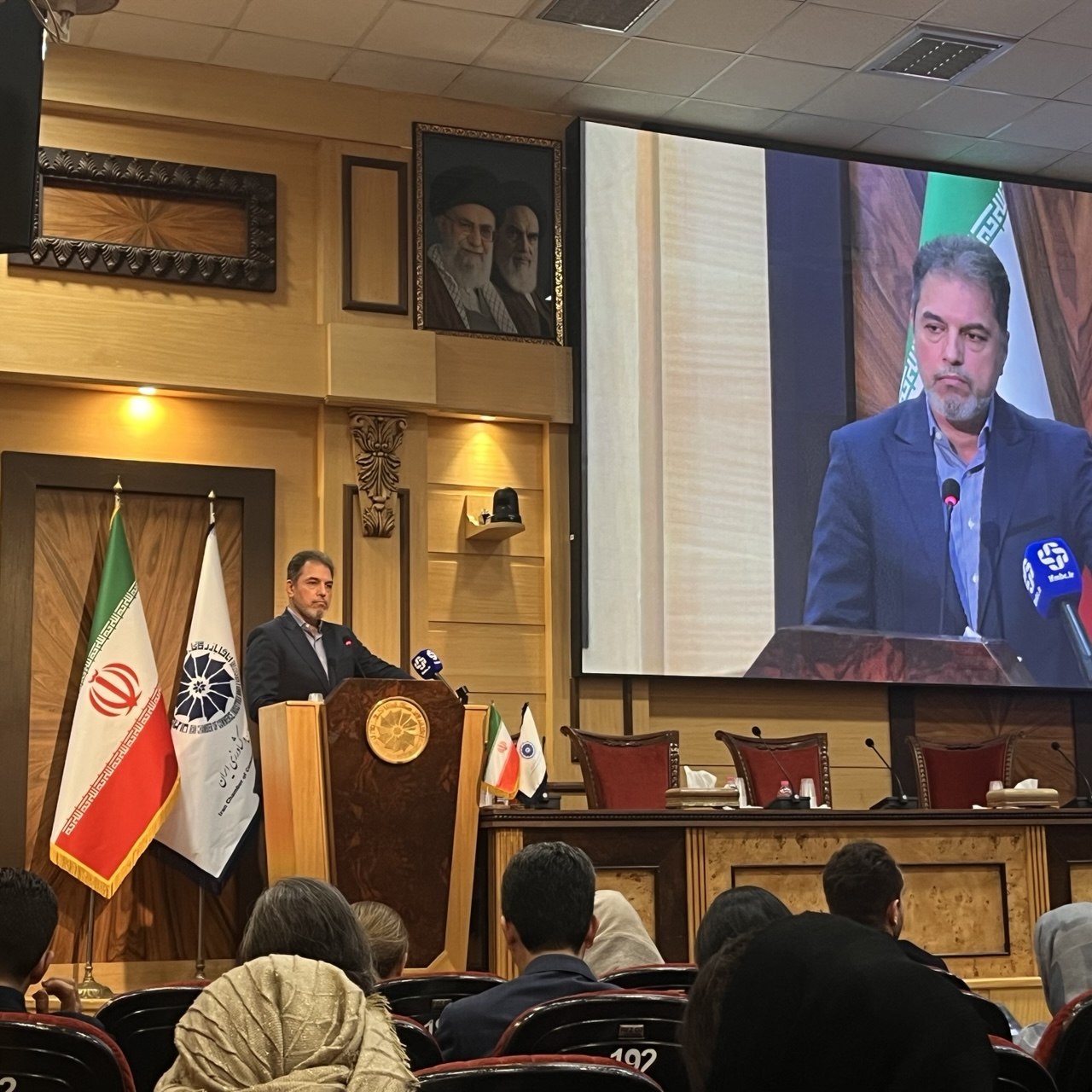 بحران سرمایه انسانی در ایران | کارکنان میمانند اما انگیزهای برای کار ندارند بحران سرمایه انسانی در ایران | کارکنان میمانند اما انگیزهای برای کار ندارند