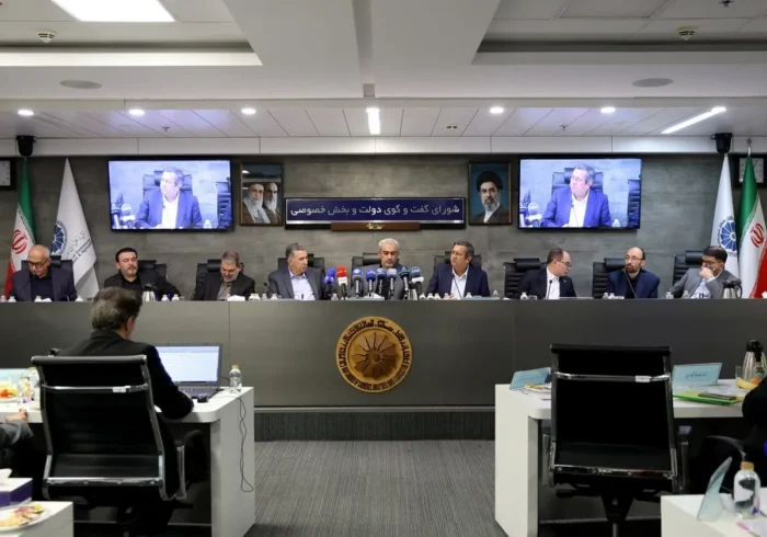 مدنی‌زاده: روش فعلی قیمت‌گذاری دارو پاسخگو نیست | همتی: محدودیت بانکی صادرکنندگان عراق رفع می‌شود