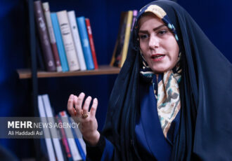 زن خانه‌دار؛ نیروی کار نامرئی که بیمه و امنیت اقتصادی ندارد